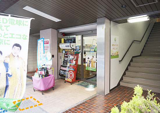 9. カートをお持ちの方は電気店ののぼりの裏にとめてください
